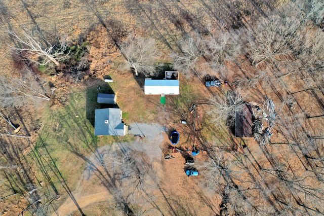 1041 Old Mount Vernon Rd, Bethpage, TN 37022