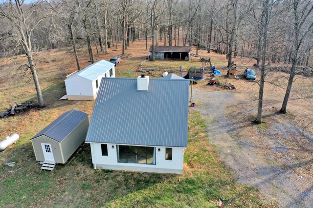 1041 Old Mount Vernon Rd, Bethpage, TN 37022