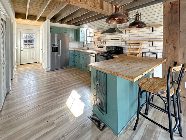 1041 Old Mount Vernon Rd, Bethpage, TN 37022