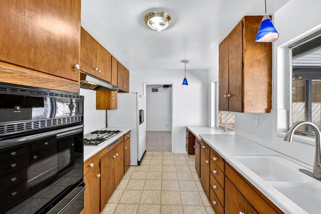 765 N Paseo De Anza, Palm Springs, CA 92262