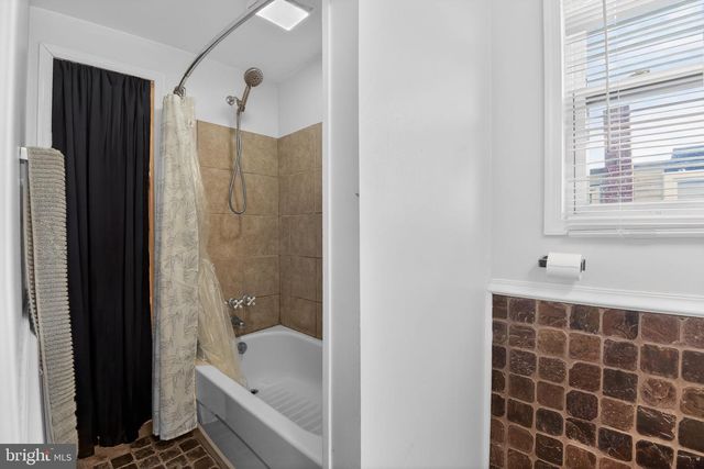 64 OAK ST, Pennsville, NJ 08070