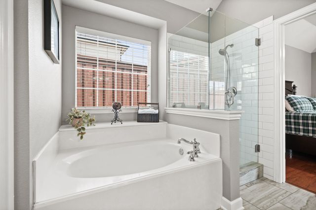 1612 Lake Eden Drive, Euless, TX 76039