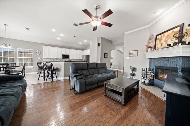 1612 Lake Eden Drive, Euless, TX 76039