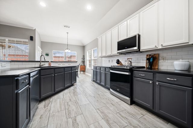 1612 Lake Eden Drive, Euless, TX 76039