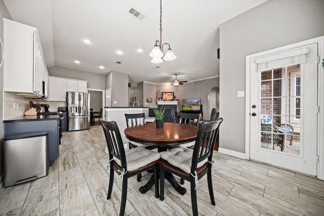 1612 Lake Eden Drive, Euless, TX 76039