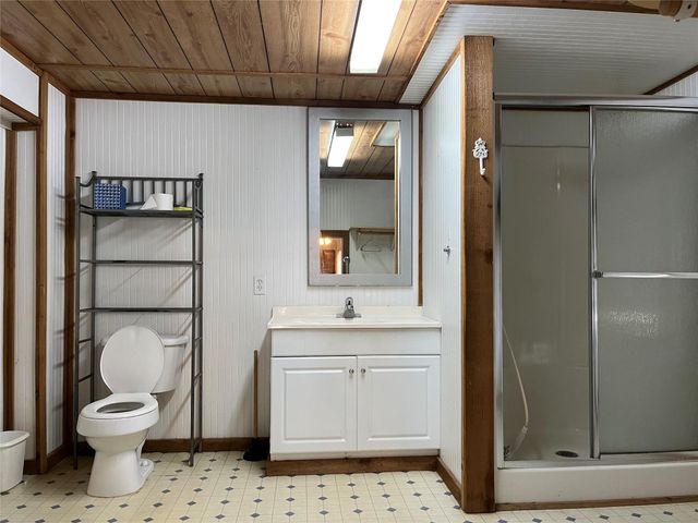 1126 W Canal Drive, Crystal Beach, TX 77650