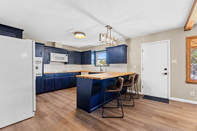 1700 N H St, Midland, TX 79705