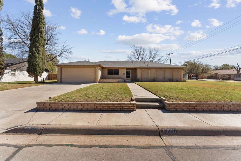 1700 N H St, Midland, TX 79705