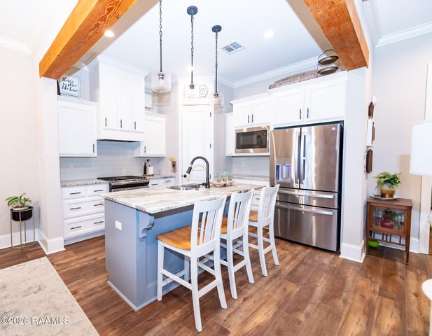 209 Oak Village Drive, Scott, LA 70583