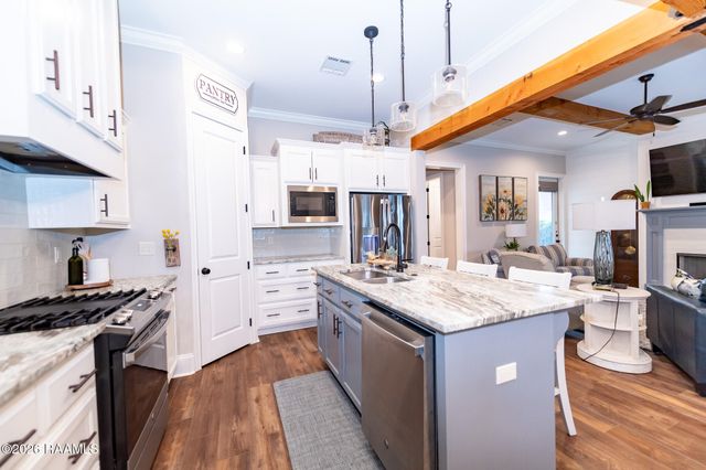 209 Oak Village Drive, Scott, LA 70583