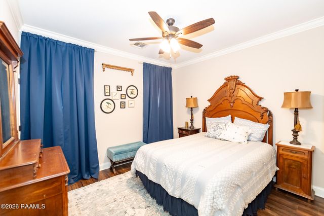 209 Oak Village Drive, Scott, LA 70583