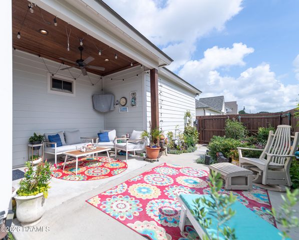 209 Oak Village Drive, Scott, LA 70583