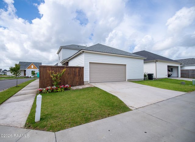 209 Oak Village Drive, Scott, LA 70583
