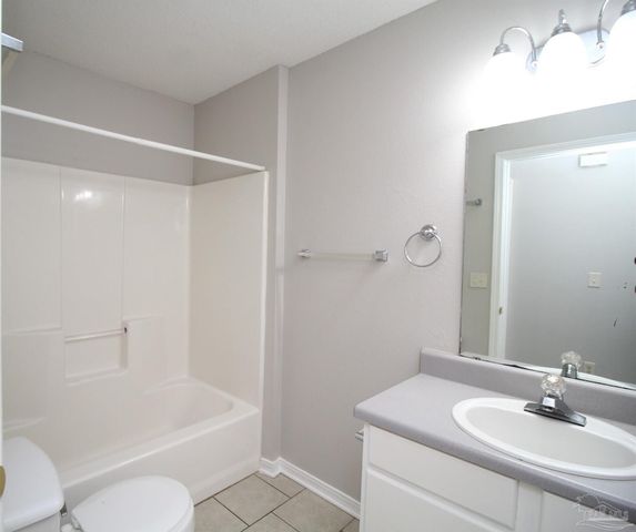 7135 Pearson Rd 7, Pensacola, FL 32526
