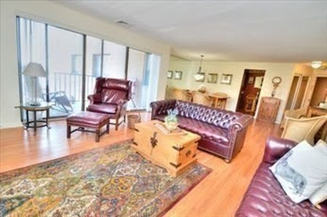 295 Lynn Shore Drive 307, Swampscott, MA 01907