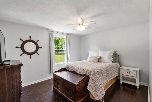 250 Old Columbia Rd, Dickson, TN 37055