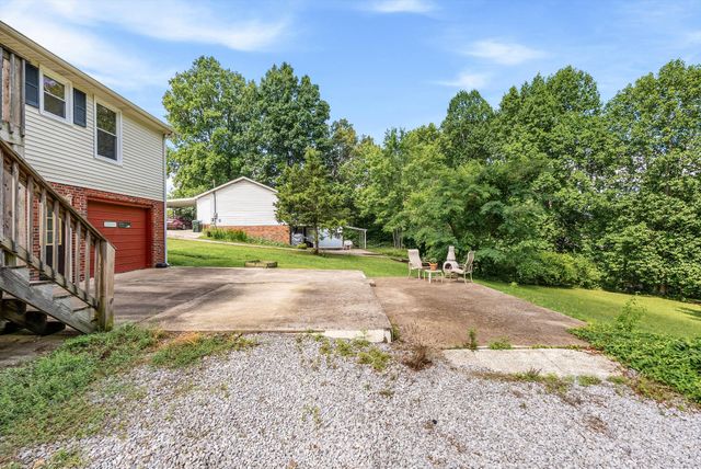 250 Old Columbia Rd, Dickson, TN 37055