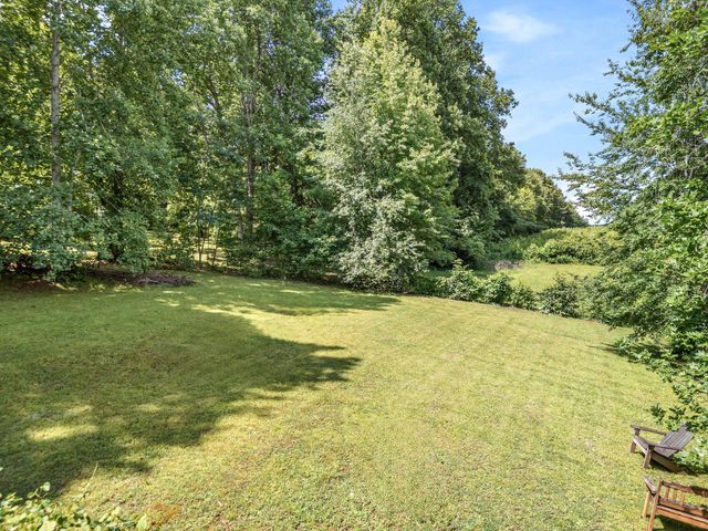 250 Old Columbia Rd, Dickson, TN 37055