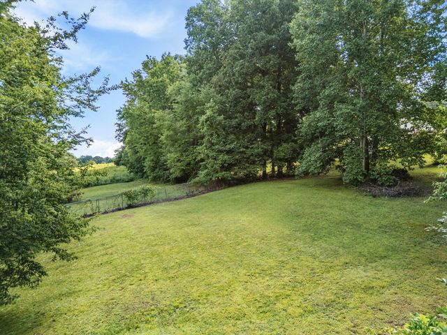 250 Old Columbia Rd, Dickson, TN 37055