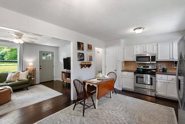 250 Old Columbia Rd, Dickson, TN 37055