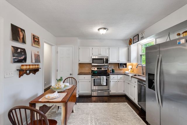 250 Old Columbia Rd, Dickson, TN 37055