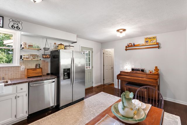 250 Old Columbia Rd, Dickson, TN 37055