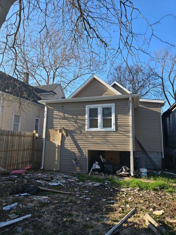 Image 5 of property listing at 339 W 110th Place, Chicago, IL 60628