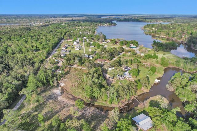 8 Lake Shore Lane, Huntsville, TX 77320