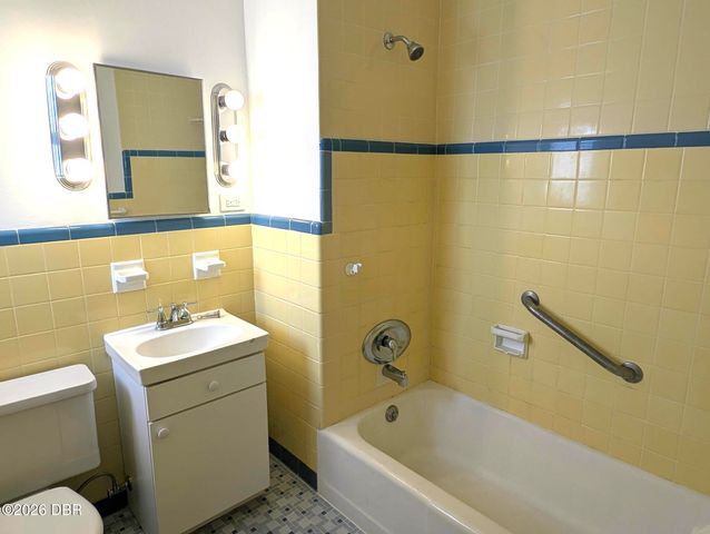 1460 N Peninsula Drive, Daytona Beach, FL 32118