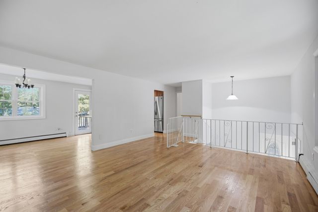198 Hollis Rd, Lunenburg, MA 01462