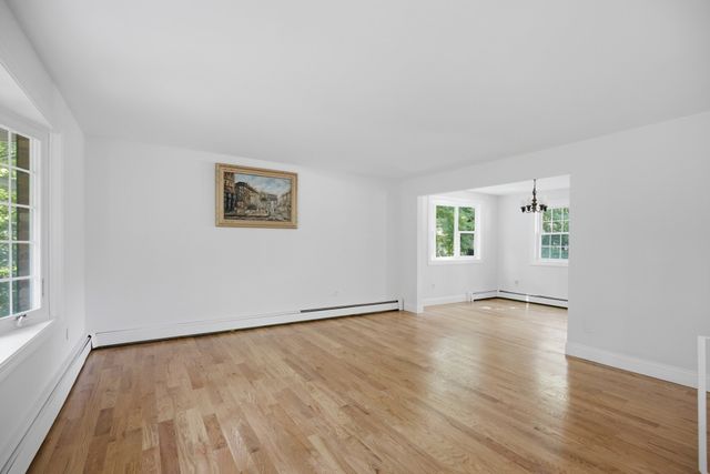 198 Hollis Rd, Lunenburg, MA 01462