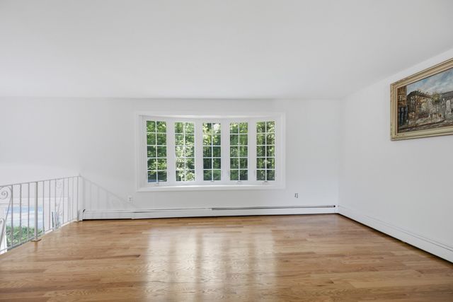 198 Hollis Rd, Lunenburg, MA 01462