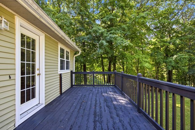 198 Hollis Rd, Lunenburg, MA 01462