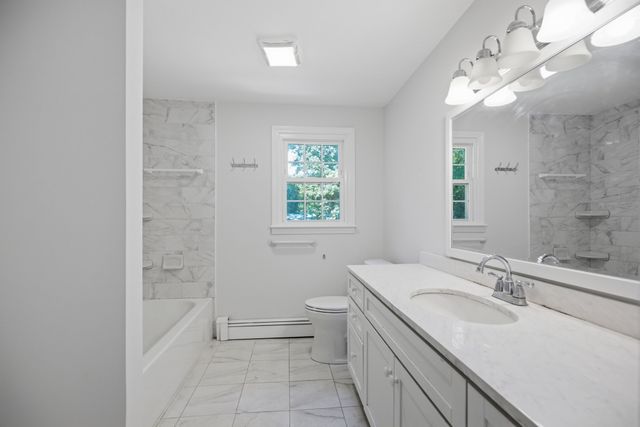198 Hollis Rd, Lunenburg, MA 01462