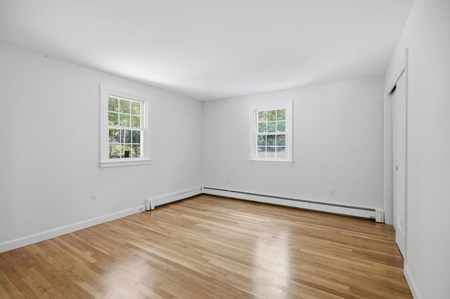 198 Hollis Rd, Lunenburg, MA 01462