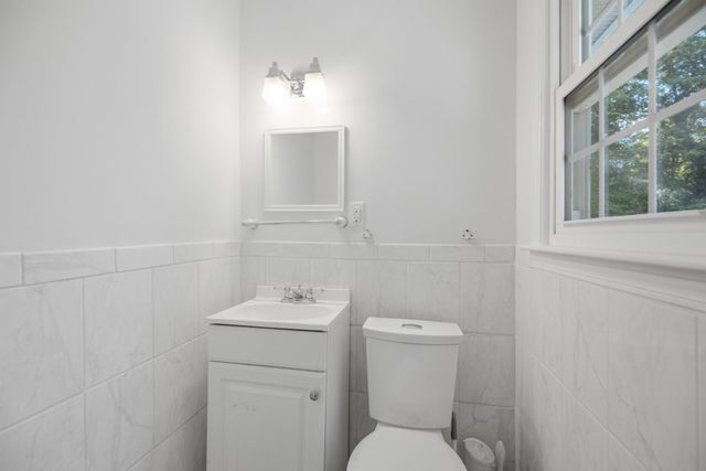 198 Hollis Rd, Lunenburg, MA 01462