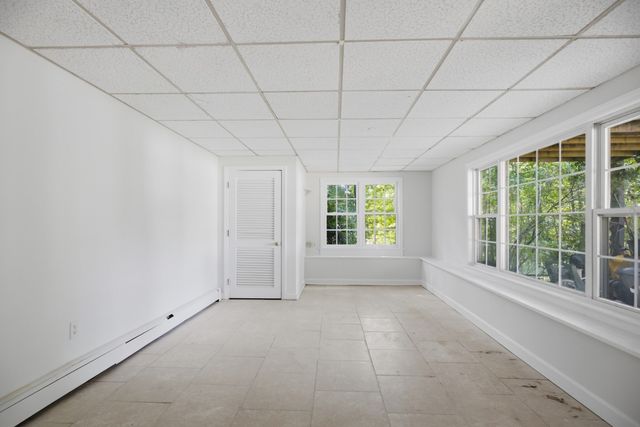 198 Hollis Rd, Lunenburg, MA 01462