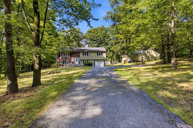 198 Hollis Rd, Lunenburg, MA 01462