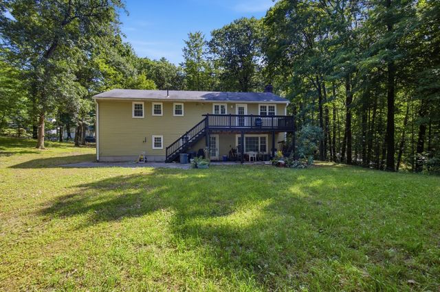 198 Hollis Rd, Lunenburg, MA 01462