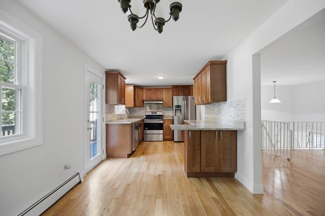 198 Hollis Rd, Lunenburg, MA 01462