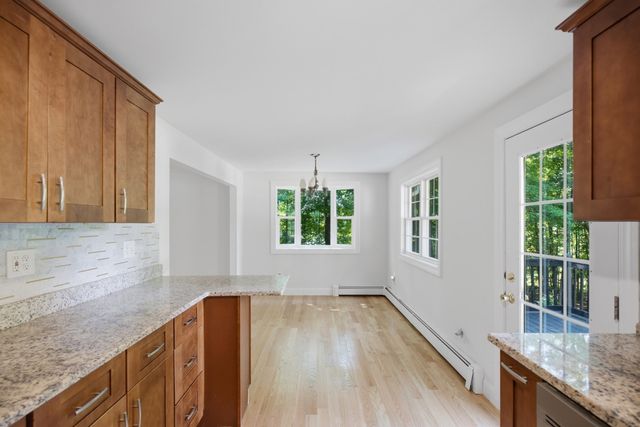 198 Hollis Rd, Lunenburg, MA 01462