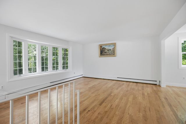 198 Hollis Rd, Lunenburg, MA 01462