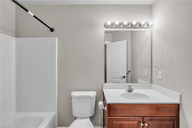 4404 Leamore Square Rd RD, Virginia Beach, VA 23462