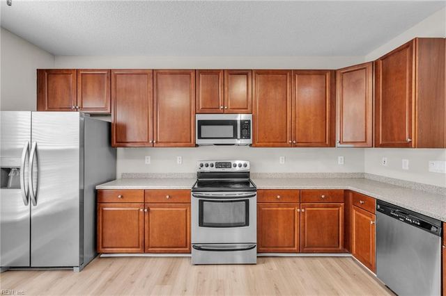 4404 Leamore Square Rd RD, Virginia Beach, VA 23462