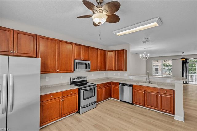 4404 Leamore Square Rd RD, Virginia Beach, VA 23462