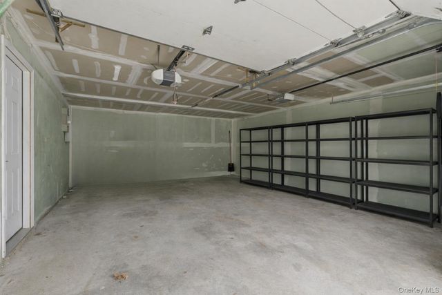 25 Haskel Lane, Stony Brook, NY 11790