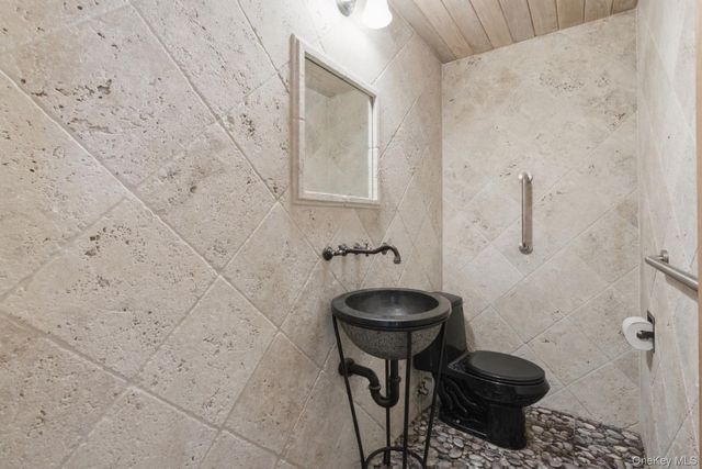 25 Haskel Lane, Stony Brook, NY 11790