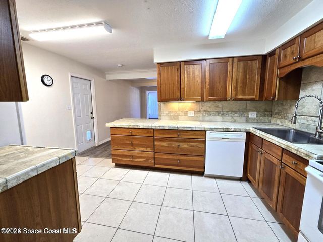 9852 Honeysuckle Drive C, Sebastian, FL 32976