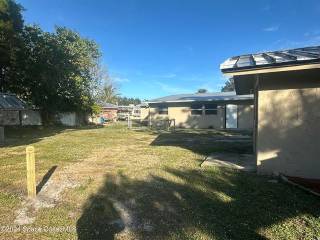 9852 Honeysuckle Drive C, Sebastian, FL 32976
