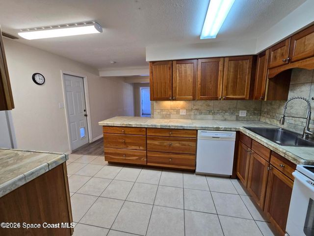 9852 Honeysuckle Drive C, Sebastian, FL 32976